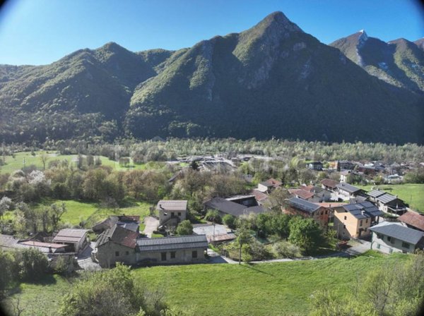 casa indipendente in vendita a Moiola