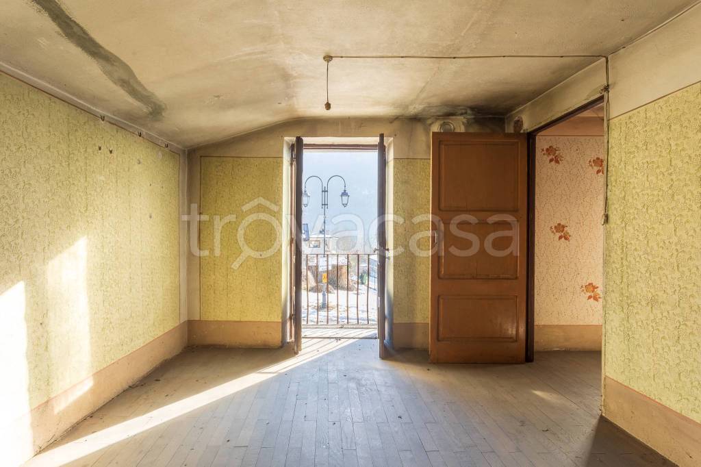 casa indipendente in vendita a Moiola