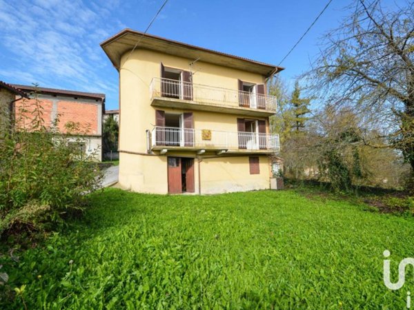 casa indipendente in vendita a Mombarcaro