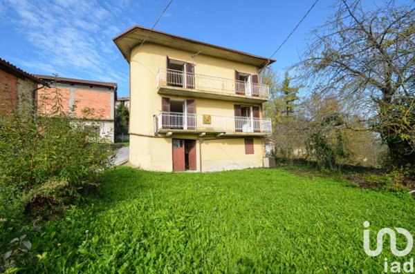 casa indipendente in vendita a Mombarcaro