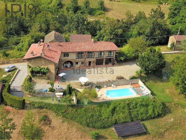 casa indipendente in vendita a Mombarcaro