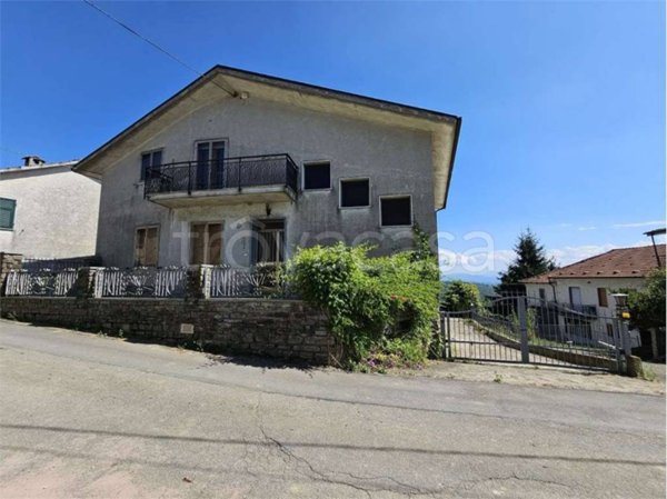 casa indipendente in vendita a Mombarcaro