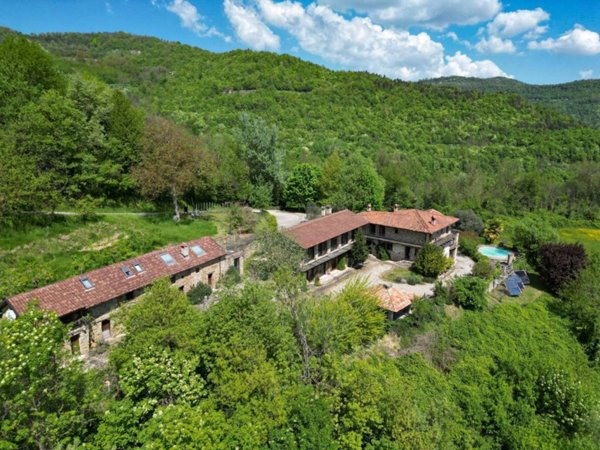 casa indipendente in vendita a Mombarcaro