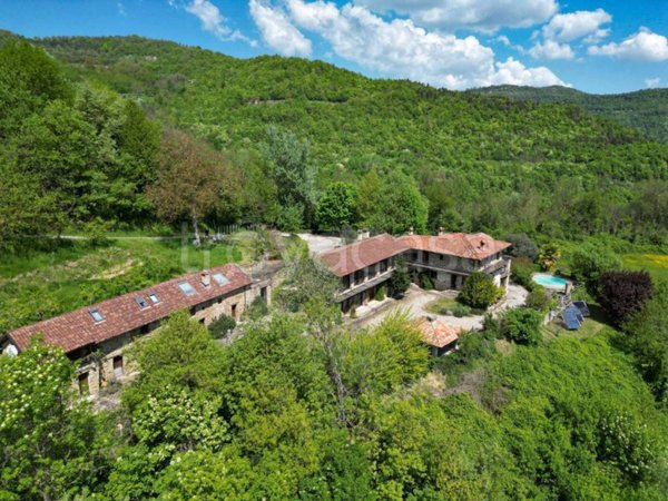 casa indipendente in vendita a Mombarcaro