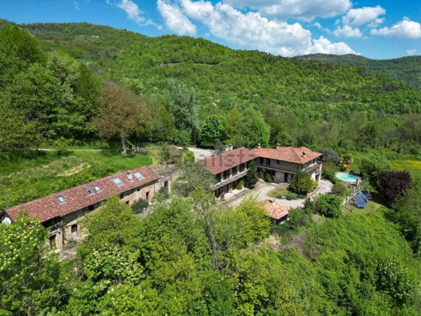 casale in vendita a Mombarcaro