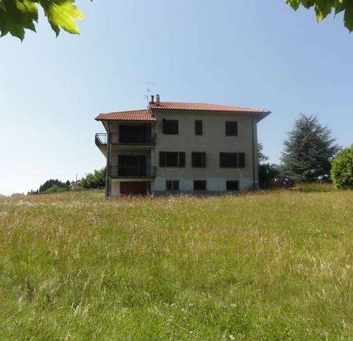casa indipendente in vendita a Mombarcaro
