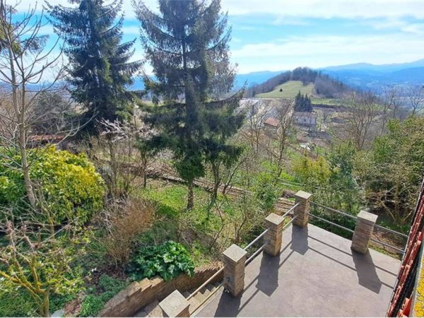 casa indipendente in vendita a Mombarcaro