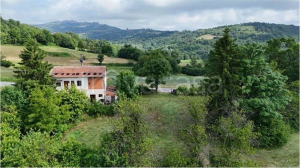 casa indipendente in vendita a Mombarcaro