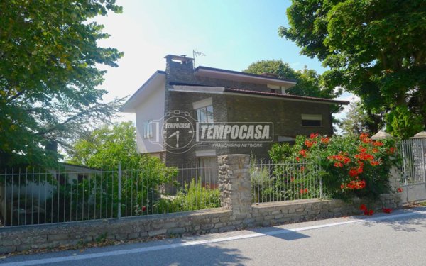 casa indipendente in vendita a Mombarcaro