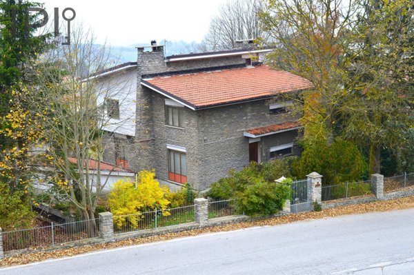 casa indipendente in vendita a Mombarcaro