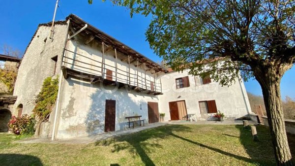 casa indipendente in vendita a Mombarcaro