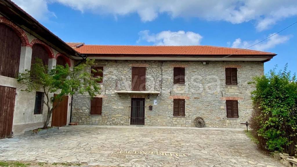 casa indipendente in vendita a Mombarcaro