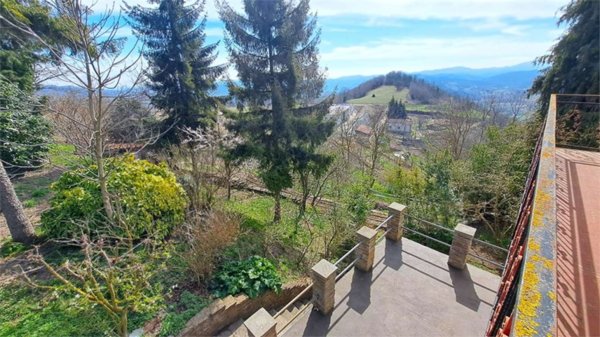 casa indipendente in vendita a Mombarcaro