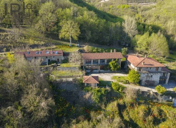 casa indipendente in vendita a Mombarcaro