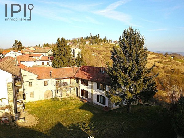 casa indipendente in vendita a Mombarcaro