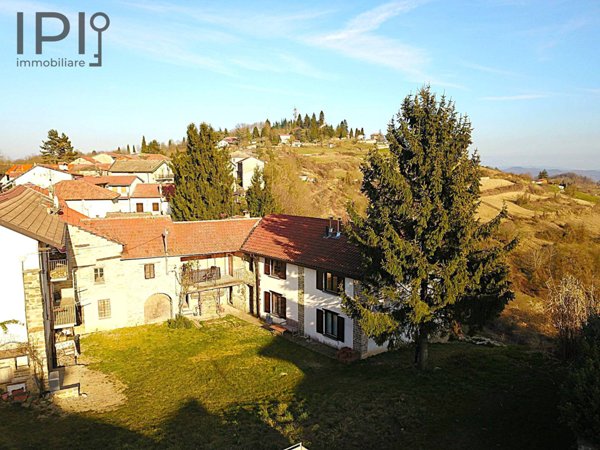 casa indipendente in vendita a Mombarcaro