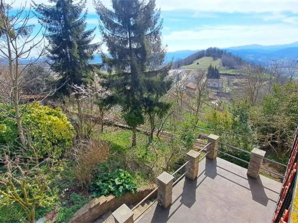 casa indipendente in vendita a Mombarcaro