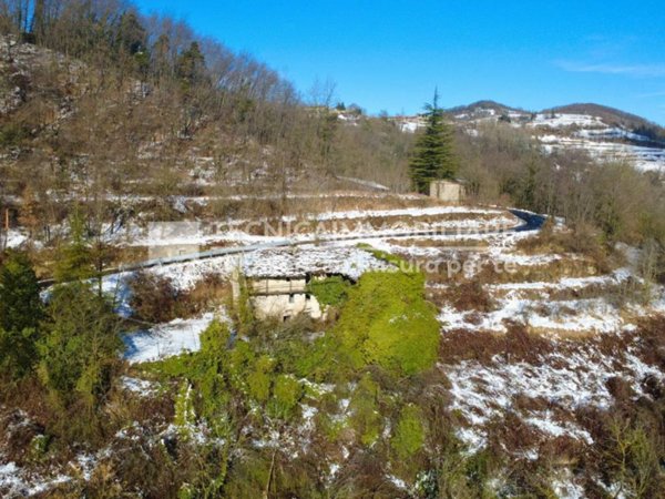 casa indipendente in vendita a Mombarcaro