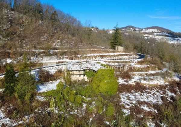casa indipendente in vendita a Mombarcaro