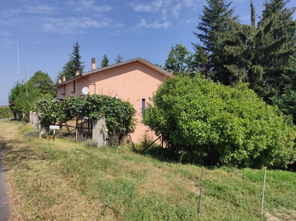 casa indipendente in vendita a Mombarcaro