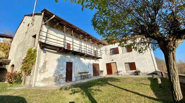 casa indipendente in vendita a Mombarcaro