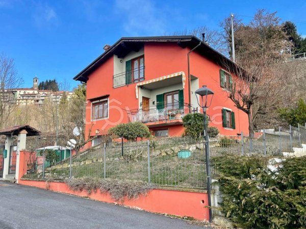 casa indipendente in vendita a Mombarcaro