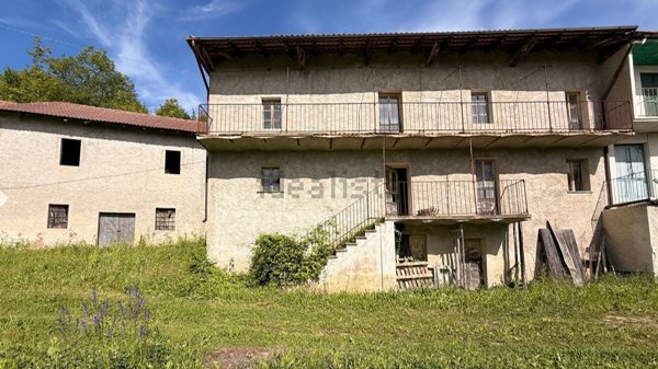 casa semindipendente in vendita a Mombarcaro