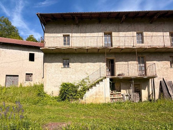 casa indipendente in vendita a Mombarcaro