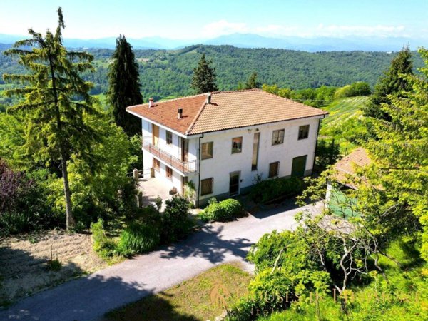 casa indipendente in vendita a Mombarcaro