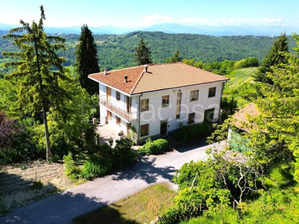 casa indipendente in vendita a Mombarcaro