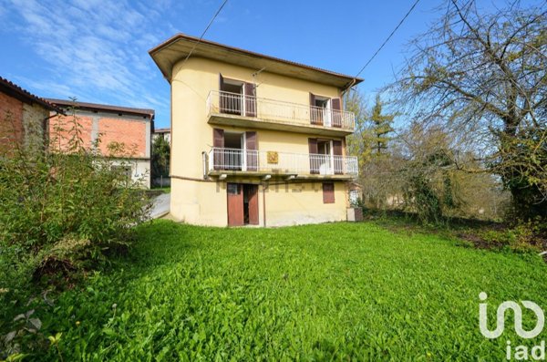 casa indipendente in vendita a Mombarcaro