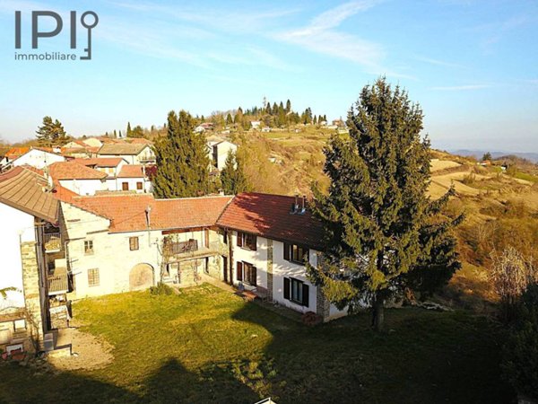 casa indipendente in vendita a Mombarcaro