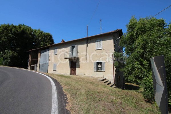 casa indipendente in vendita a Mombarcaro