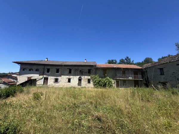 casale in vendita a Mombarcaro