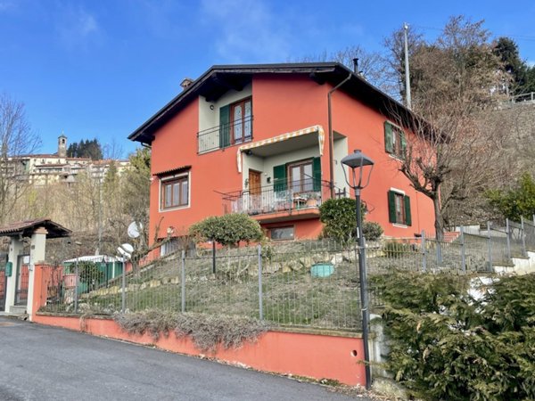 casa indipendente in vendita a Mombarcaro