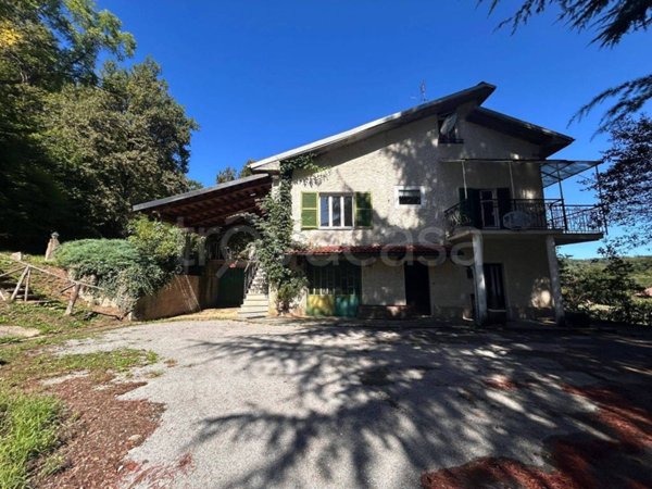casa indipendente in vendita a Mombasiglio