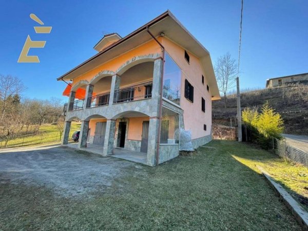 casa indipendente in vendita a Mombasiglio