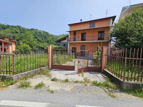 casa indipendente in vendita a Mombasiglio