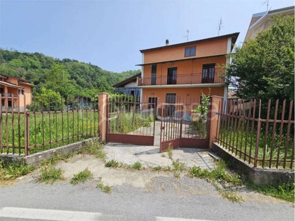 casa indipendente in vendita a Mombasiglio