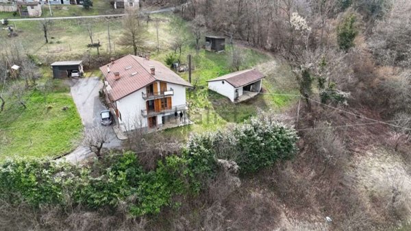 casa semindipendente in vendita a Mombasiglio