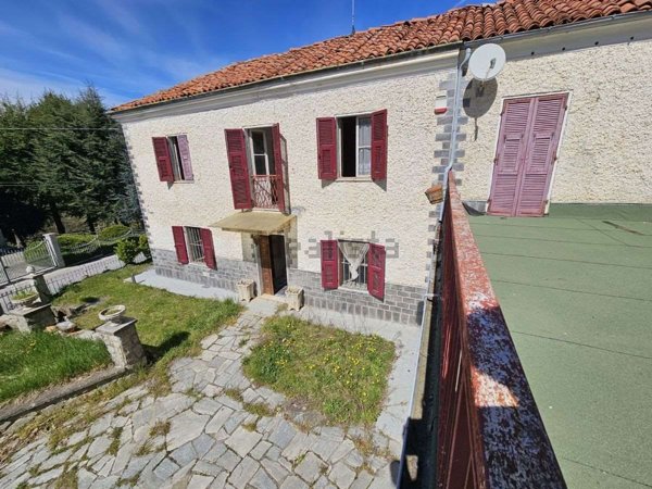 casa indipendente in vendita a Mombasiglio