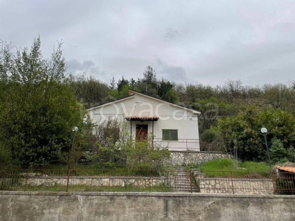 casa indipendente in vendita ad Acciano