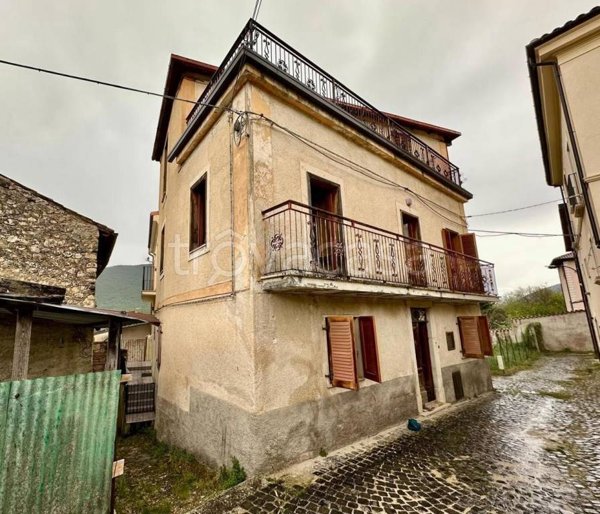 casa indipendente in vendita ad Acciano in zona Beffi