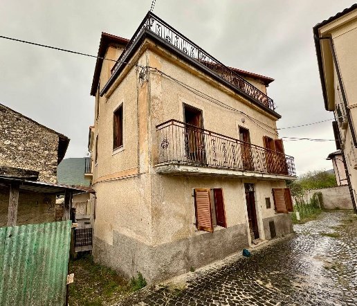 casa indipendente in vendita ad Acciano in zona Beffi