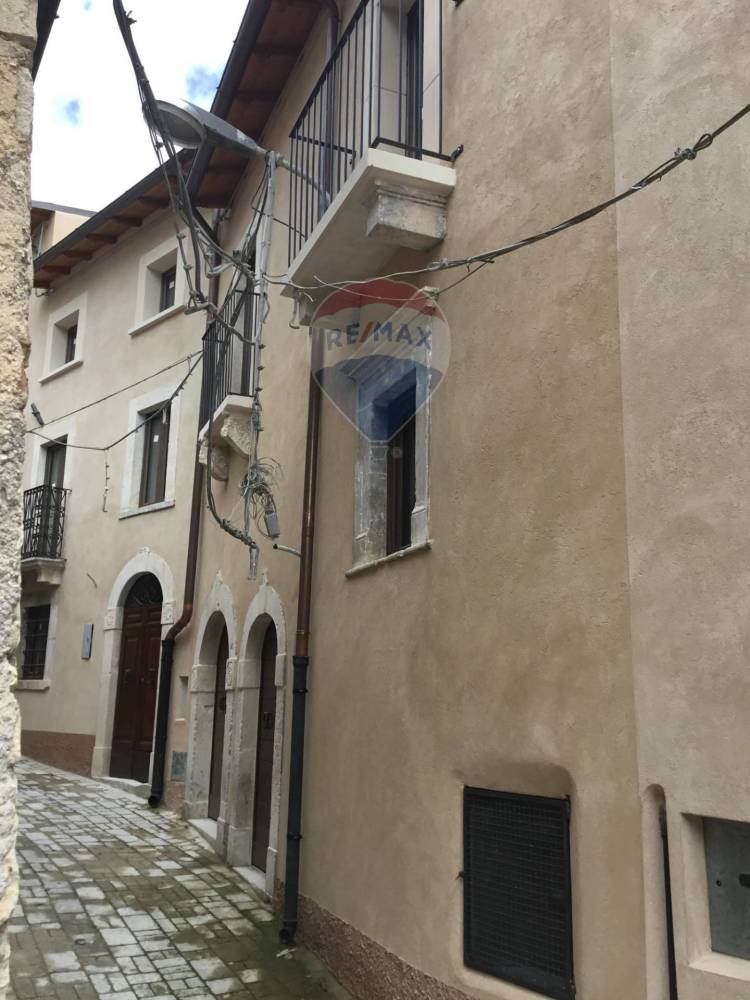 casa indipendente in vendita ad Acciano