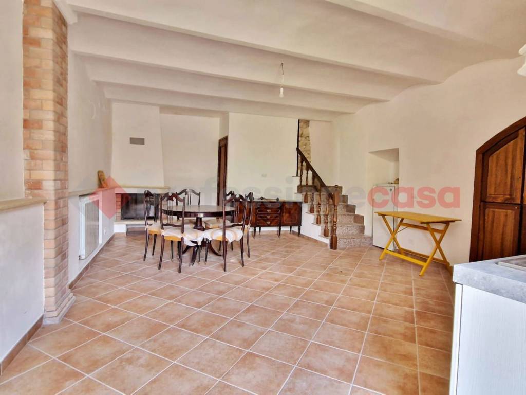 casa indipendente in vendita ad Acciano in zona Beffi