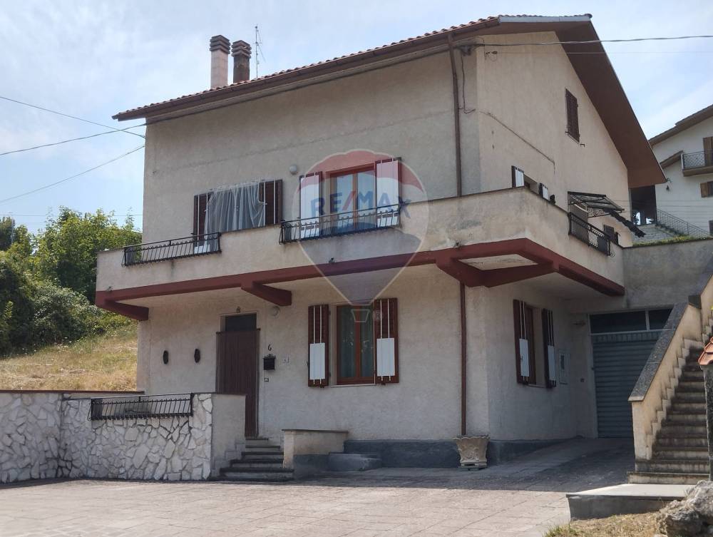casa indipendente in vendita ad Acciano
