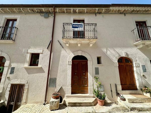 casa indipendente in vendita ad Acciano