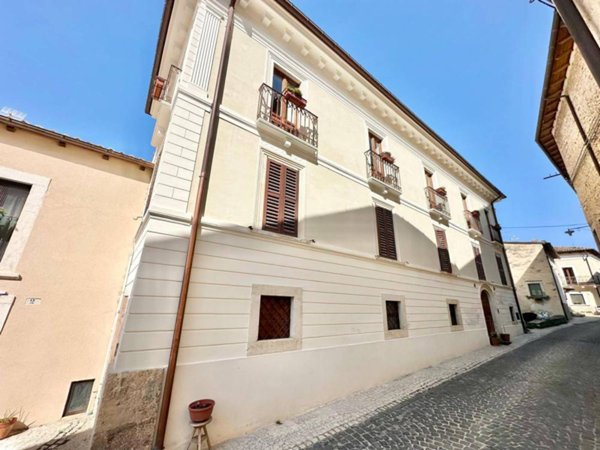 casa indipendente in vendita ad Acciano