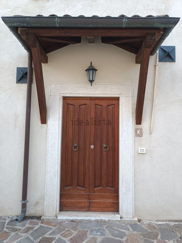 casa indipendente in vendita ad Acciano in zona Beffi